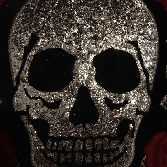 Skull with Roses Pillow - Picture 5 of 7